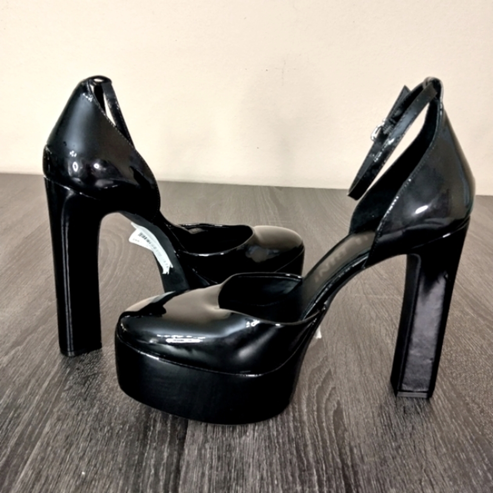 Gianni Bini woman's 91/2M black patent Leather Barbiecore Memory foam 5 1/2"heel - Picture 2 of 8